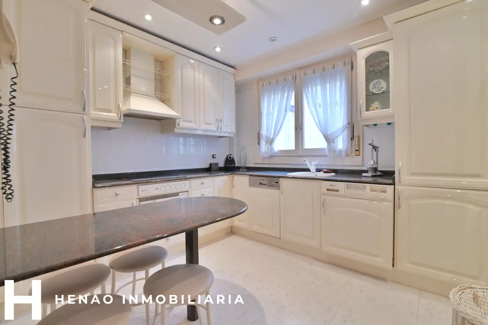 Kitchen of Flat for sale in Bilbao   with Heating, Parquet flooring and Terrace
