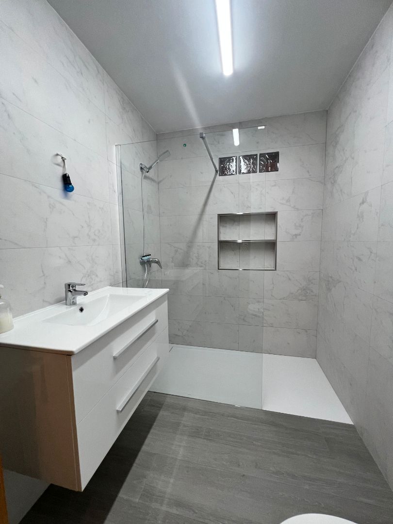 Baño de Apartamento de alquiler en Ciudad Real Capital con Calefacción, Terraza y Amueblado