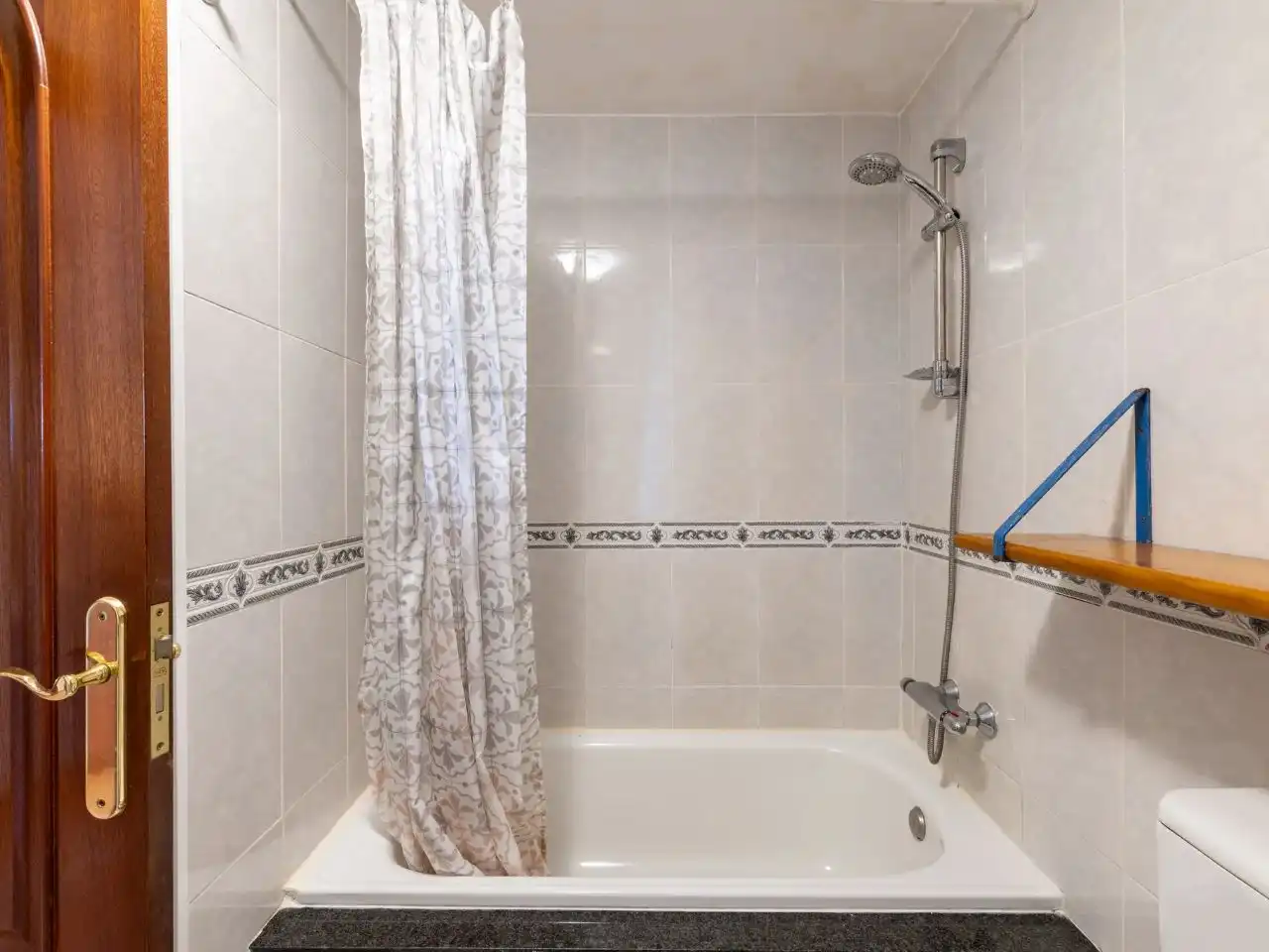 Bathroom of Attic for rent in Moaña, Pontevedra