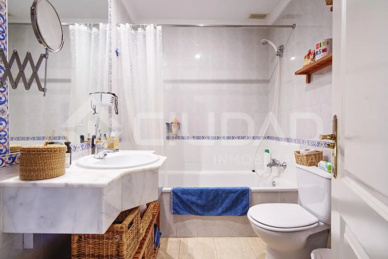 Bathroom of Houses for sale in San Juan de Aznalfarache  with Air Conditioner, Private garden and Community pool
