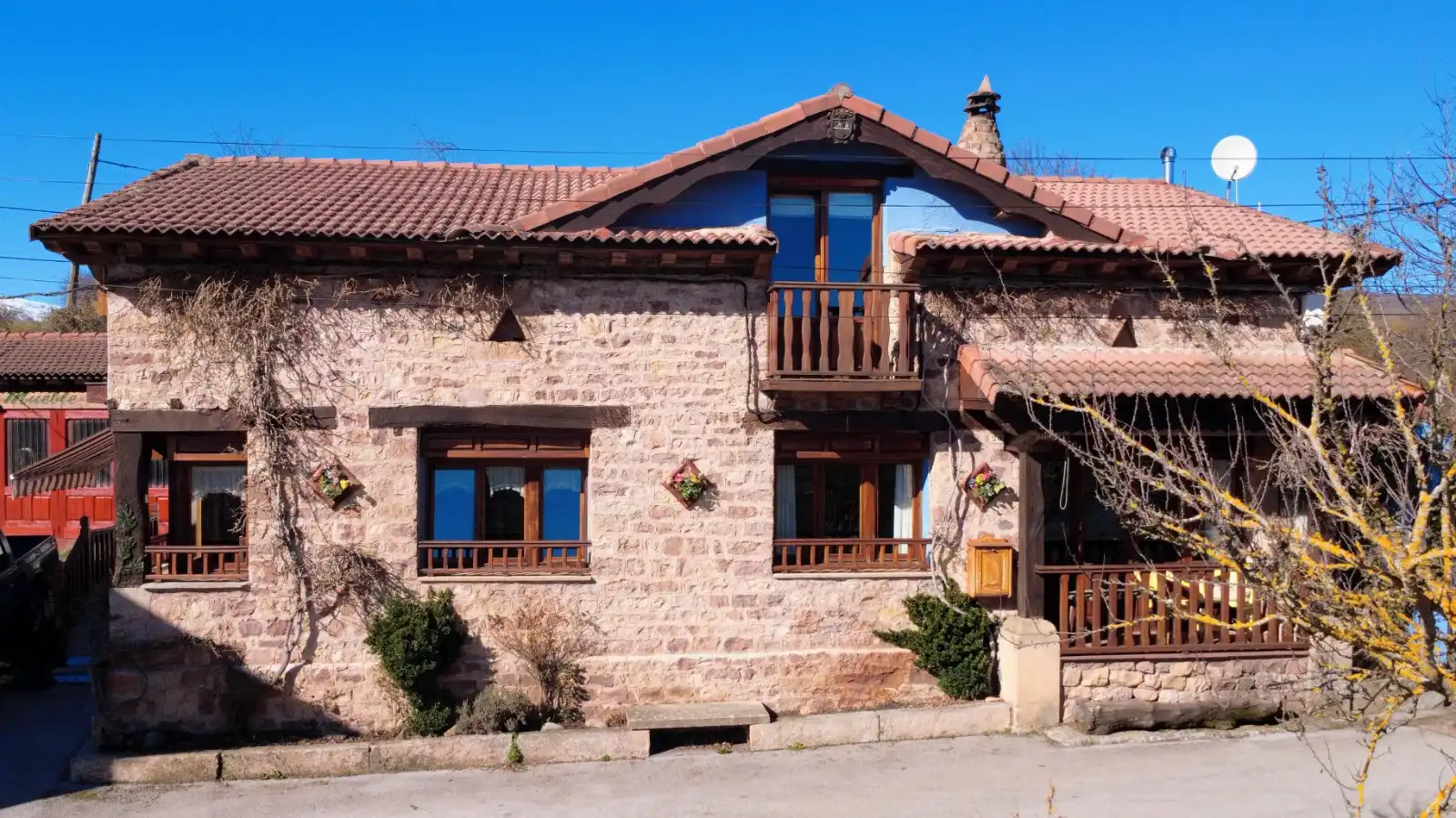 Vista exterior de Casa o chalet en venta en Hermandad de Campoo de Suso con Terraza, Piscina y Amueblado