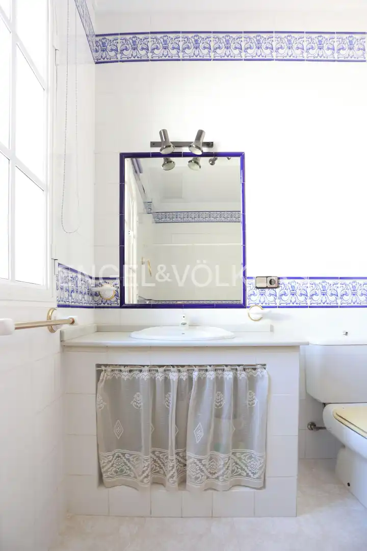 Baño de Casa o chalet en venta en Los Palacios y Villafranca con Aire acondicionado, Calefacción y Jardín privado