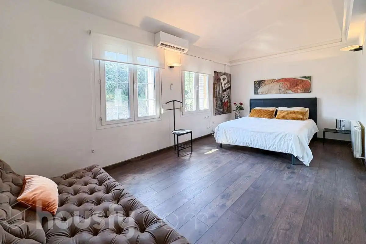 Habitación de Casa o chalet en venta en Girona con Aire acondicionado, Calefacción y Jardín privado