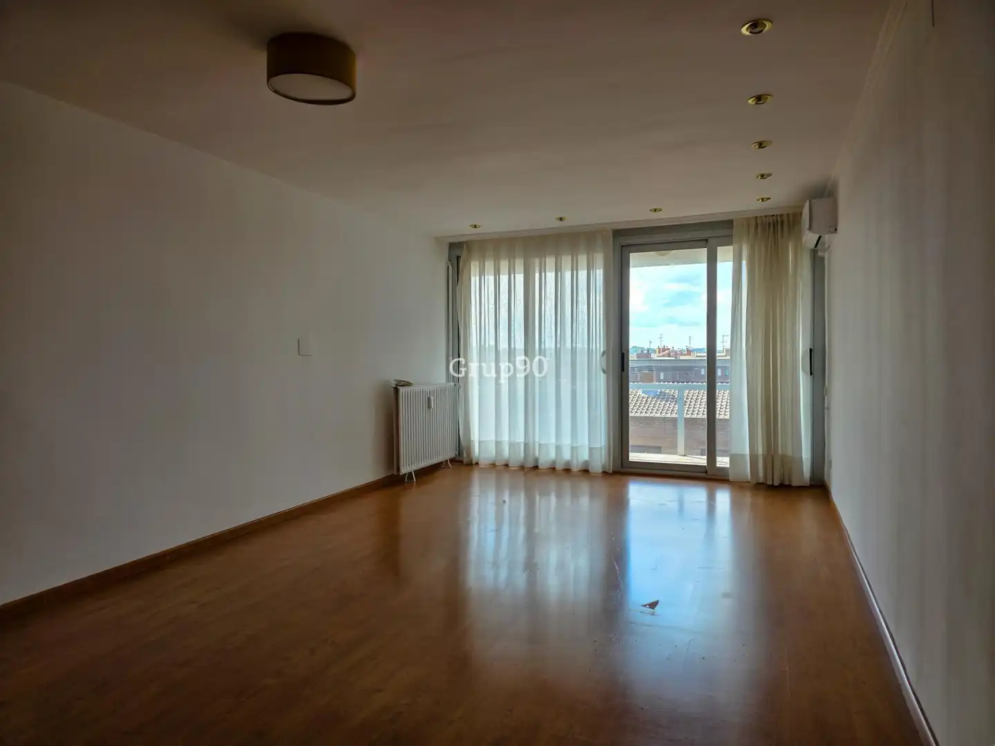 Wohnzimmer von Dachboden zum Verkauf in Lleida mit Klimaanlage, Heizung und Parkett