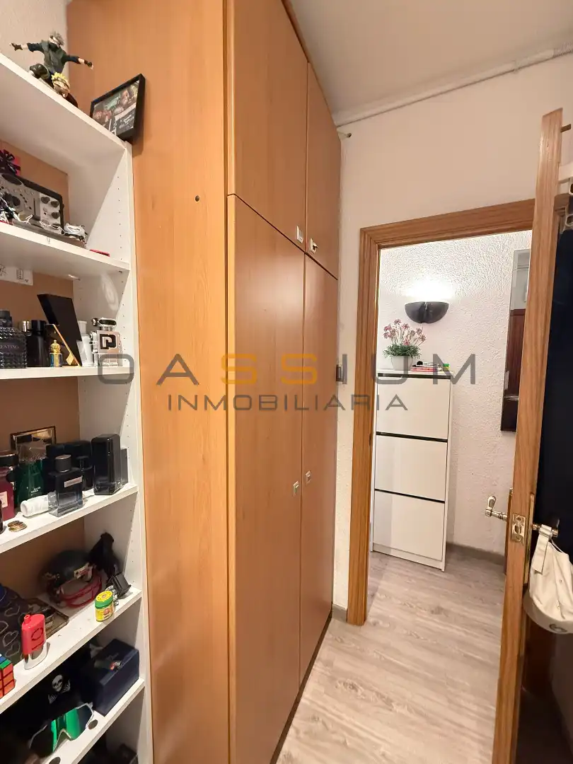 Piso en venta en Cornellà de Llobregat con Calefacción y Amueblado