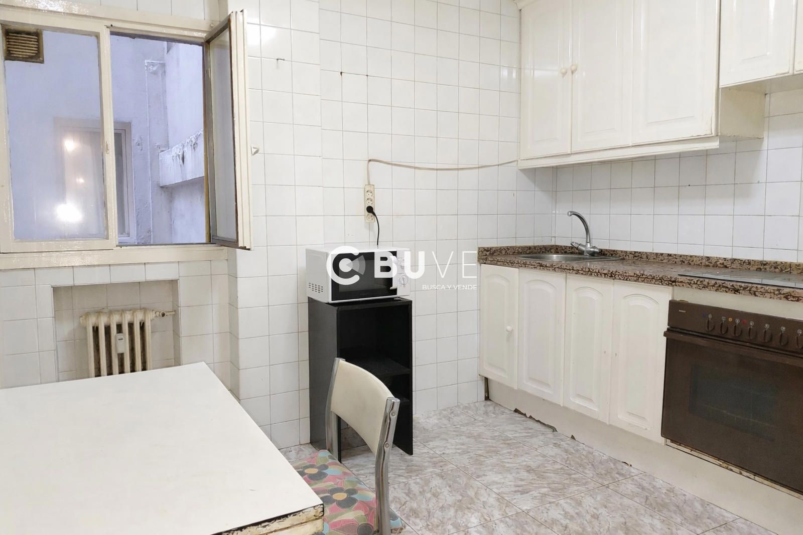 Kitchen of Flat for sale in Oviedo   with Heating and Storage room