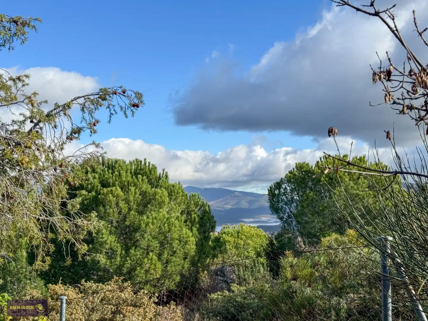 Vista exterior de Casa o xalet en venda en El Berrueco amb Calefacció, Terrassa i Traster