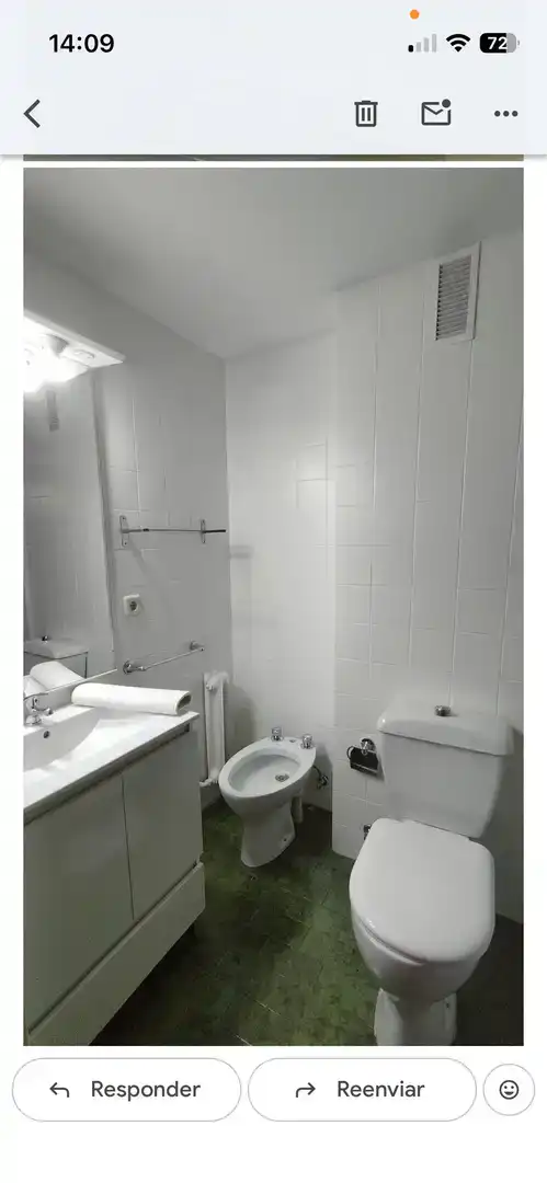 Bathroom of Flat for rent in  Pamplona / Iruña  with Balcony