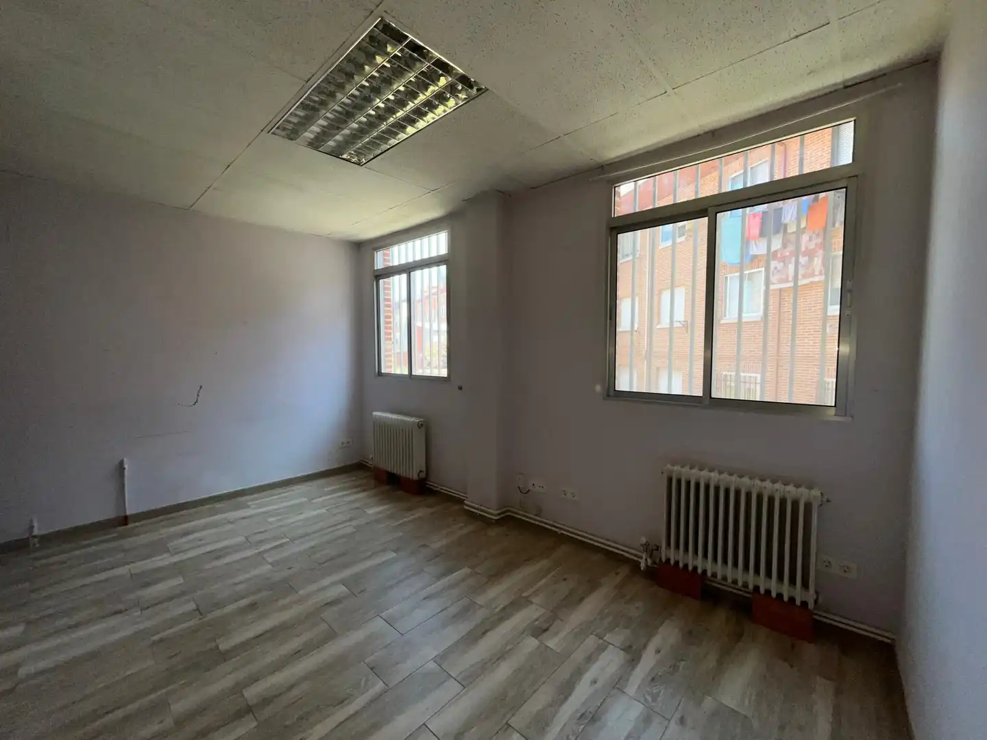 Geschaftsraum zur Miete in Tudela de Duero mit Heizung und Parkett