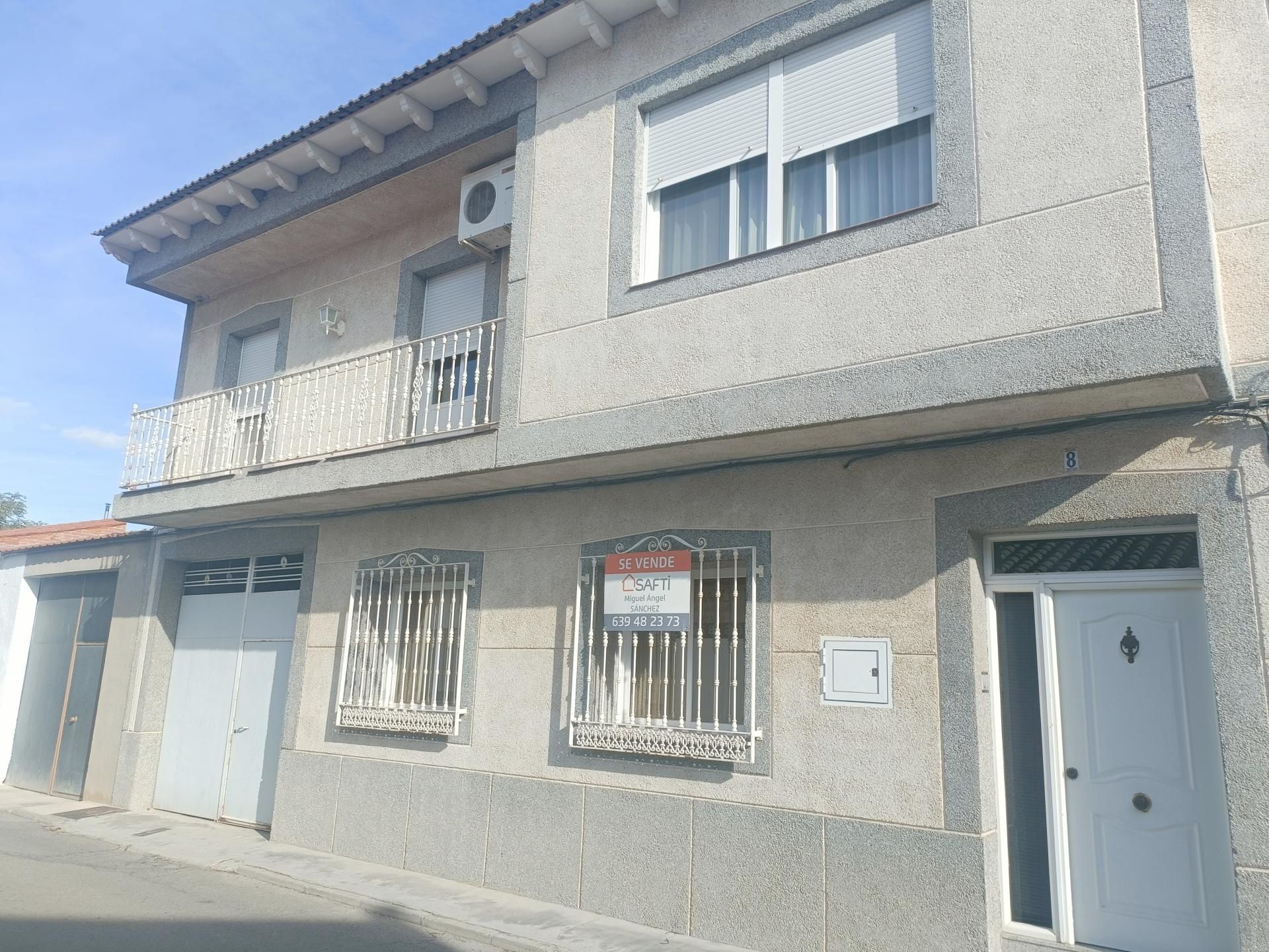 Exterior view of Single-family semi-detached for sale in Villarta de San Juan  with Air Conditioner, Heating and Terrace