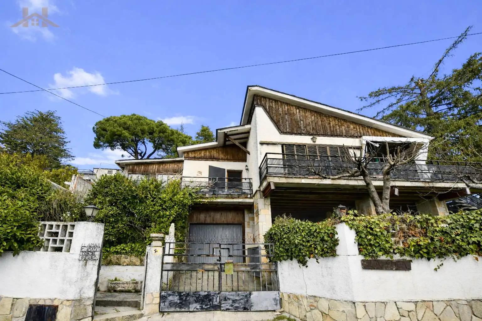 Vista exterior de Casa o xalet en venda en Miraflores de la Sierra amb Calefacció, Traster i Piscina