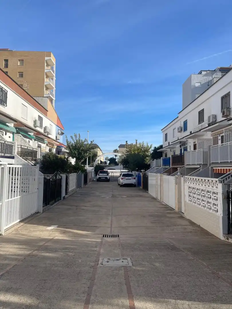 Vista exterior de Casa o chalet en venta en Oropesa del Mar / Orpesa con Terraza, Trastero y Balcón