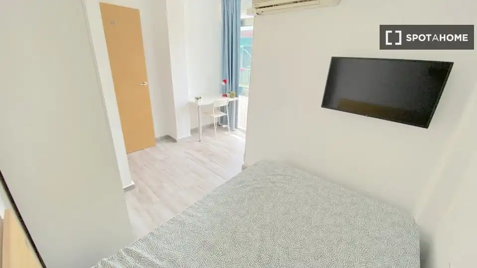 Bedroom of Flat for rent in Sevilla  with Air Conditioner, Heating and Furnished