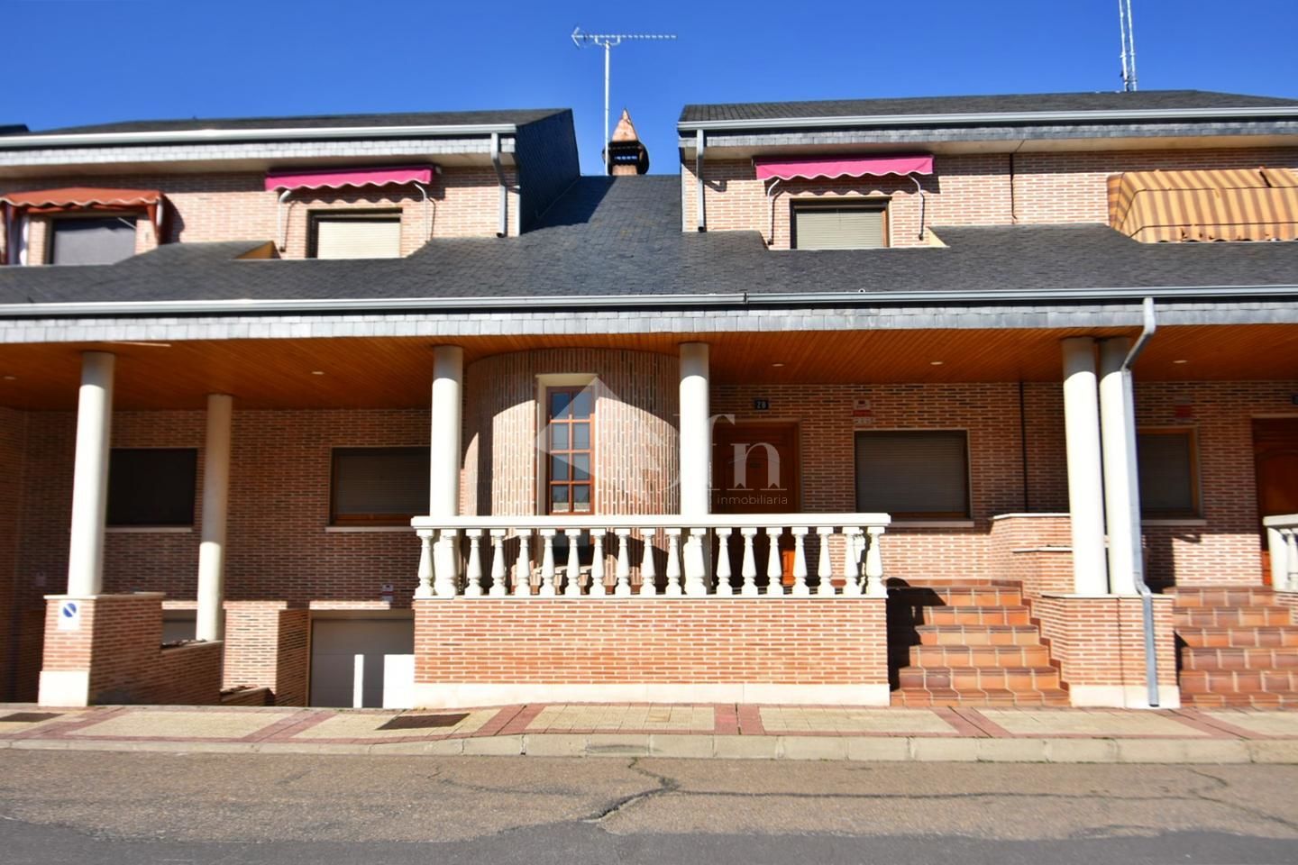 Casa adosada en venda a Peral, Íscar