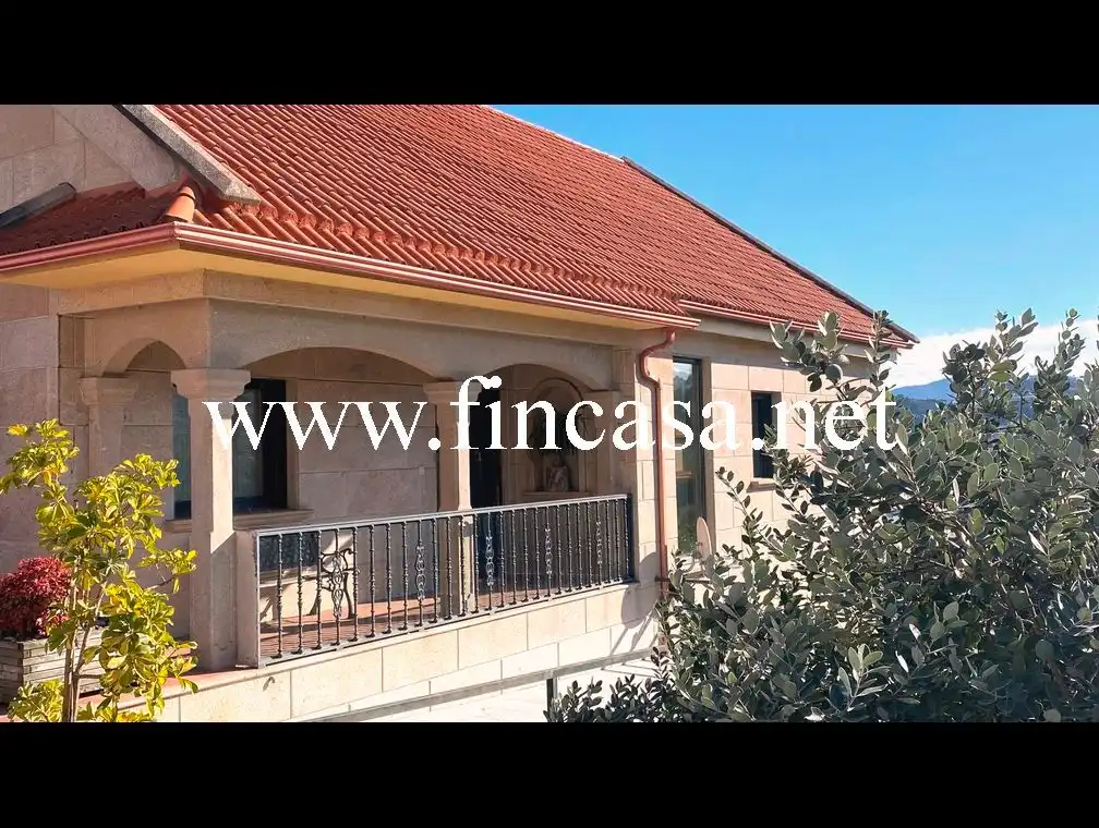 Vista exterior de Casa o chalet en venta en Vigo  con Jardín privado, Parquet y Terraza