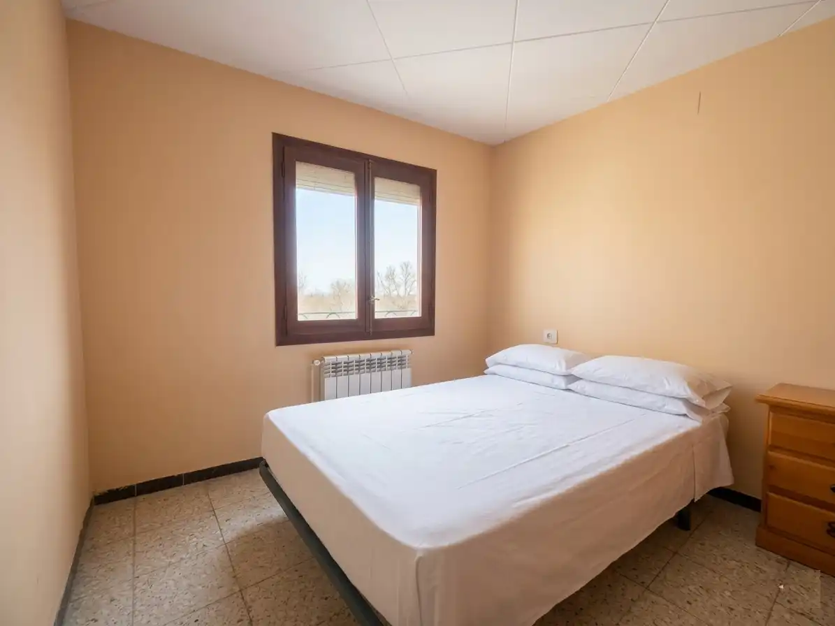 Dormitori de Casa adosada en venda en Les Avellanes i Santa Linya amb Calefacció, Terrassa i Moblat
