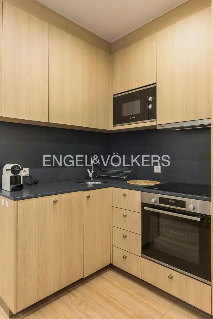 Cuina de Apartament de lloguer en Madrid amb Aire condicionat, Calefacció i Moblat