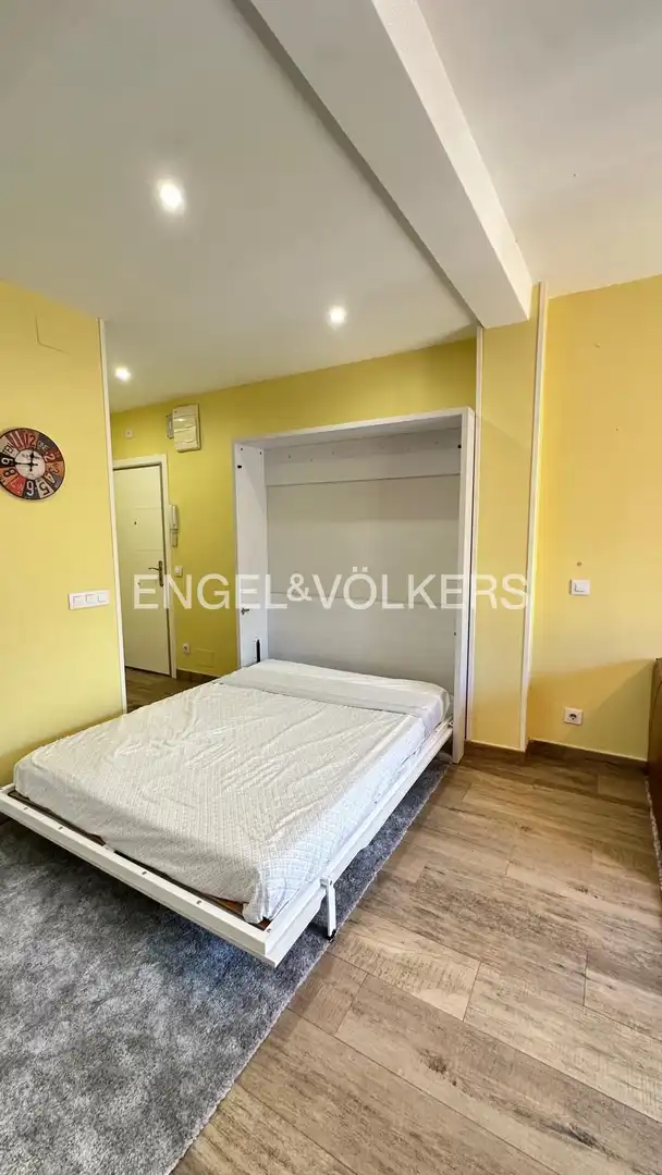 Bedroom of Flat for rent in Madrid  with Air Conditioner, Heating and Furnished