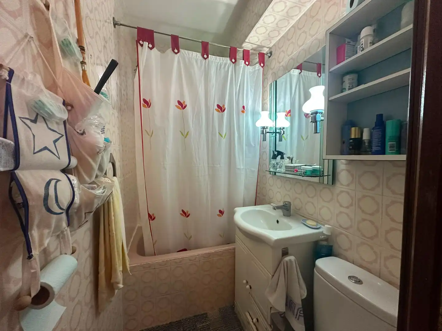 Bathroom of Flat for sale in Madrid  with Air Conditioner and Heating