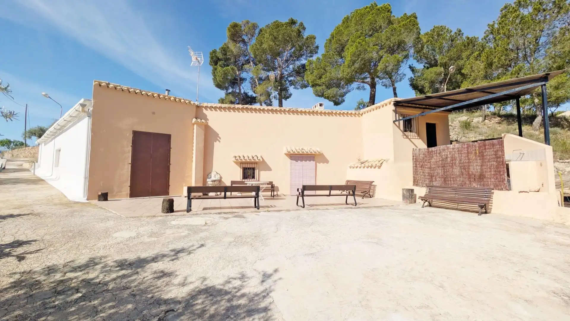 Casa con jardín en venta en Hondón de las Nieves / El Fondó de les Neus