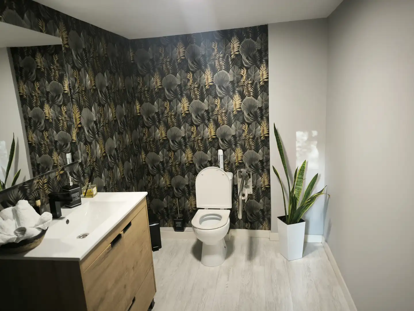 Bathroom of Commercial properties for rent in Madrid  with Air Conditioner, Heating and Parquet flooring