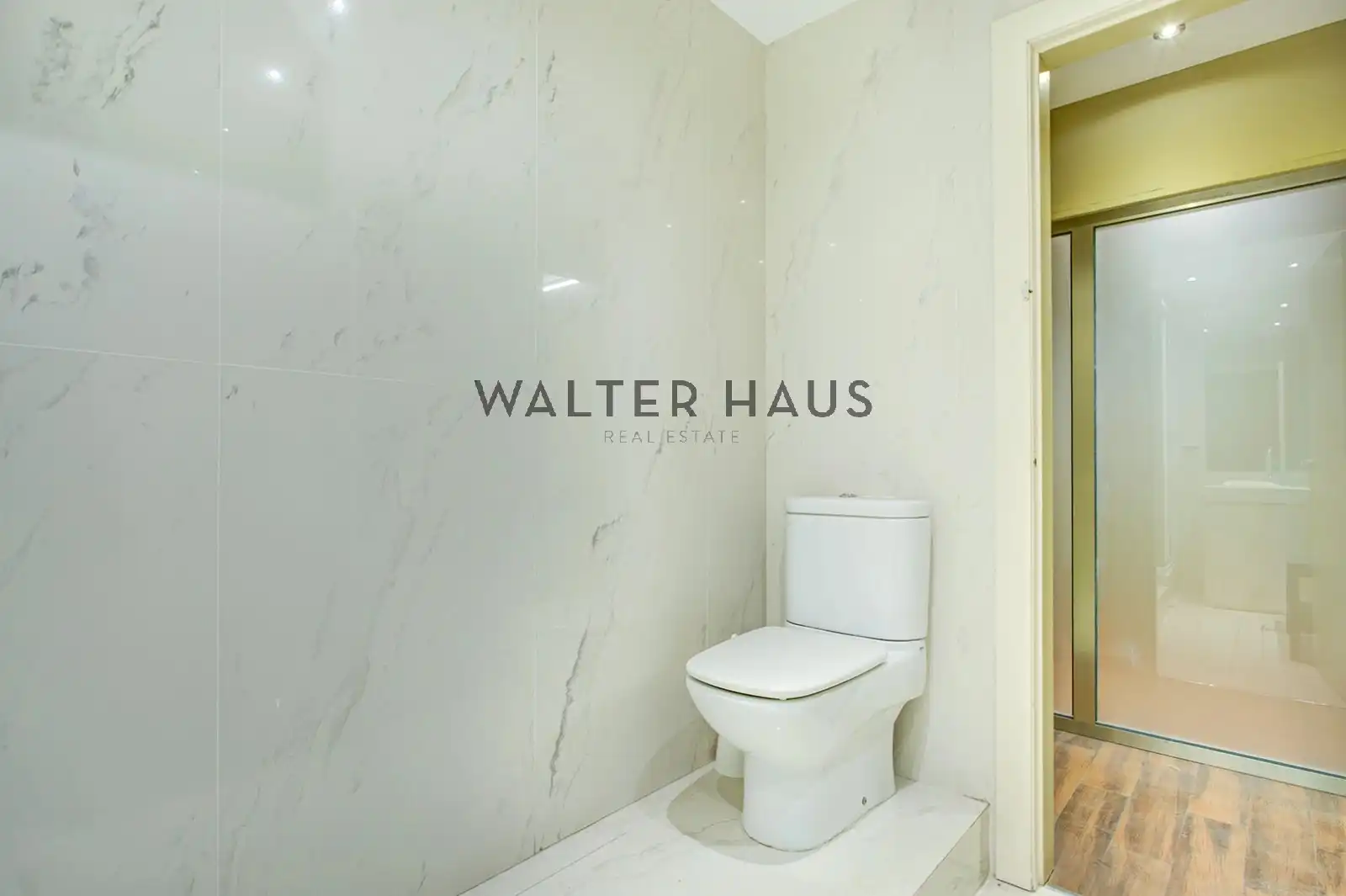 Bathroom of Office for sale in Barcelona  with Air Conditioner