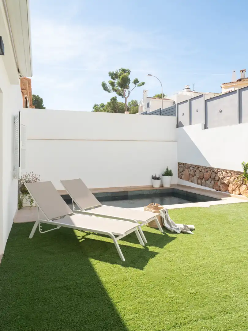 Casa aparellada amb piscina en venda a Portals Nous