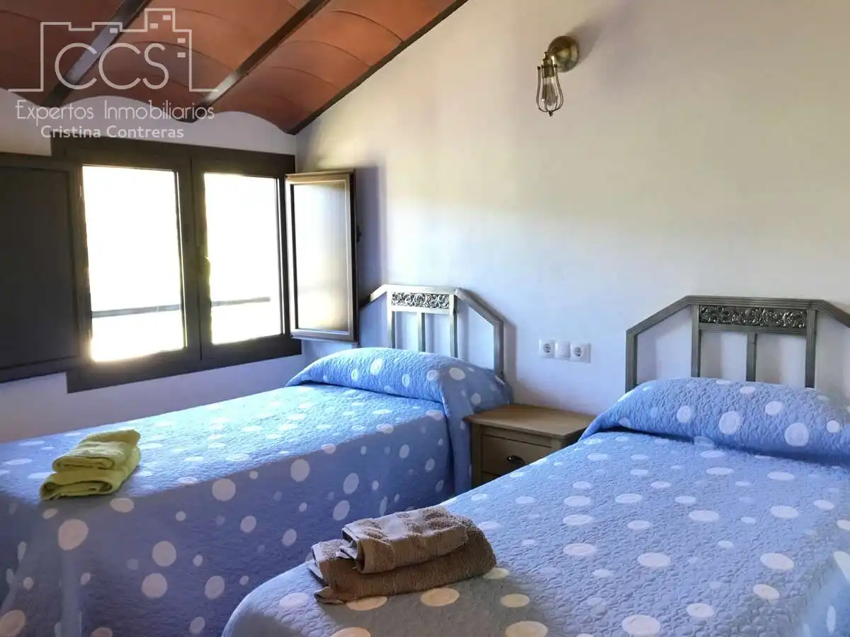 Dormitori de Finca rústica en venda en El Pedroso amb Traster, Piscina i Moblat