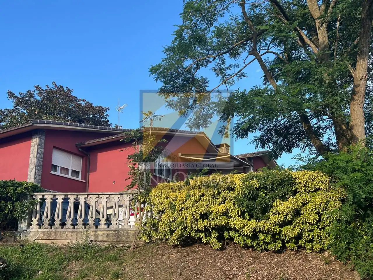 Vista exterior de Casa o xalet en venda en Carreño amb Calefacció, Jardí privat i Parquet