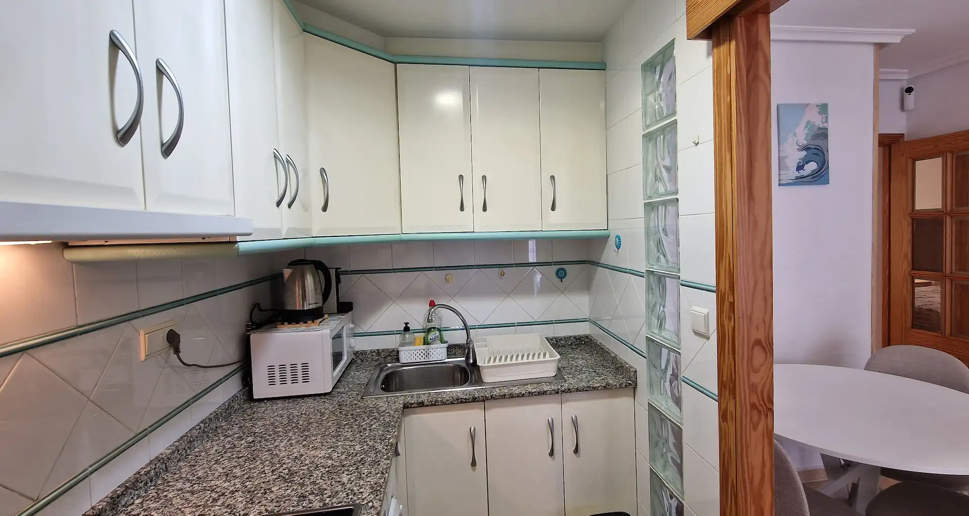 Cuina de Apartament de lloguer en Guardamar del Segura amb Aire condicionat, Calefacció i Moblat