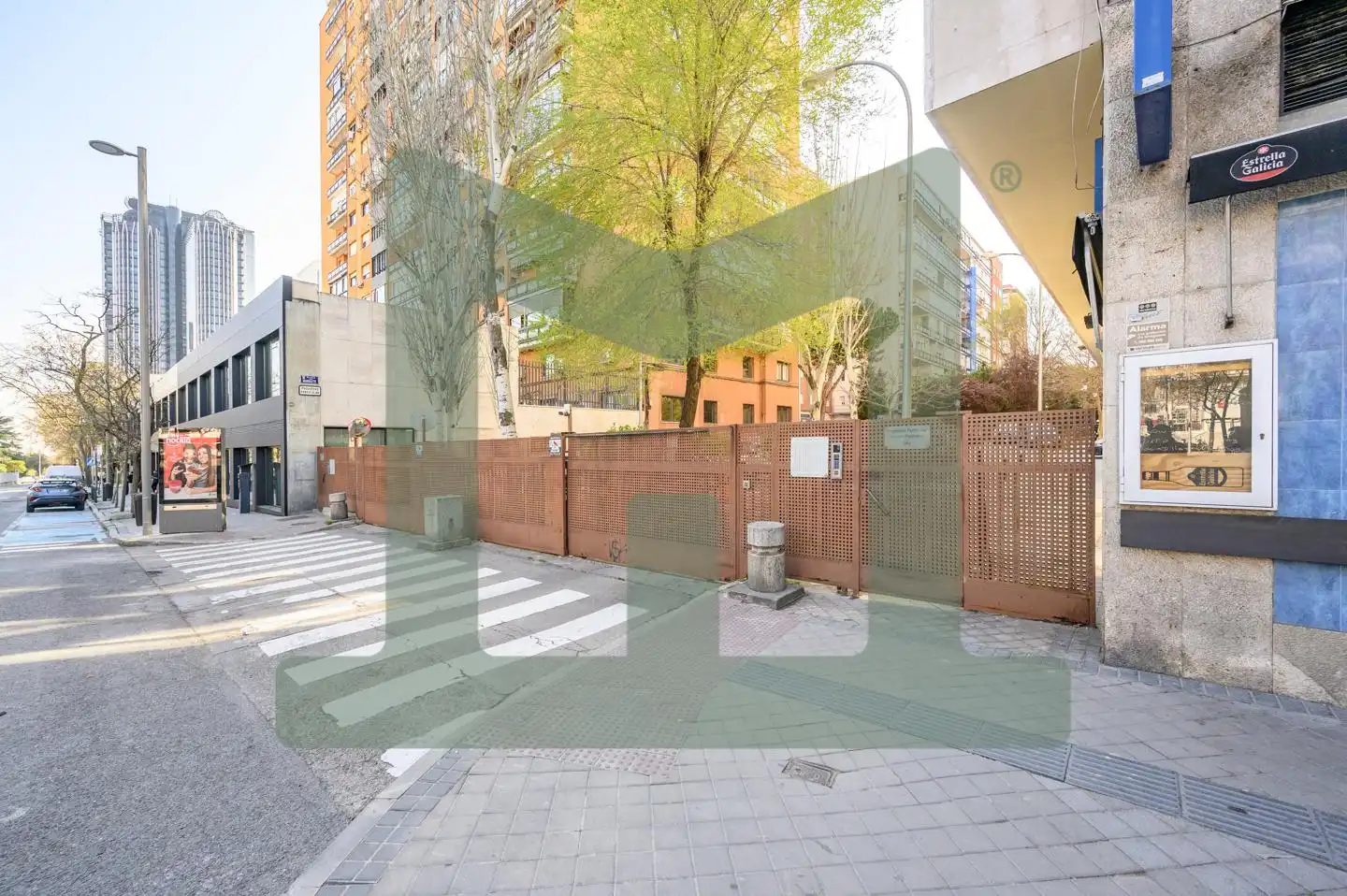 Vista exterior de Piso en venta en Madrid con Calefacción, Parquet y Amueblado