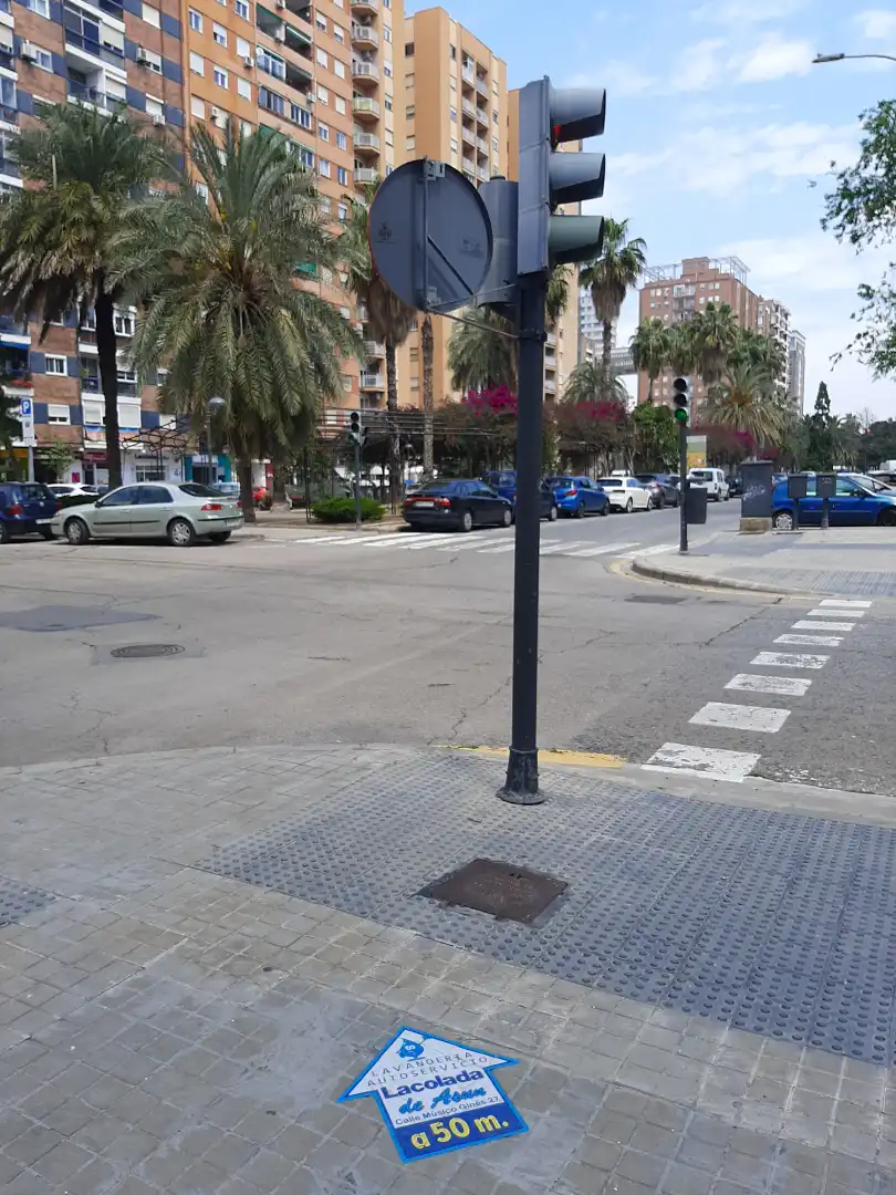 Vista exterior de Local en venda en Valencia amb Terrassa i Moblat