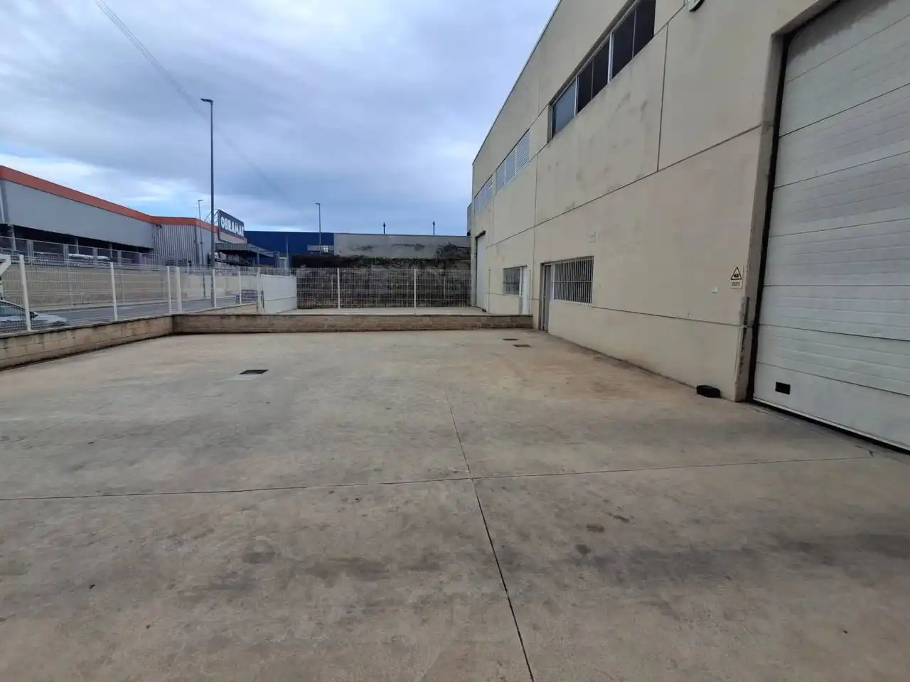 Vista exterior de Nau industrial de lloguer en Catarroja