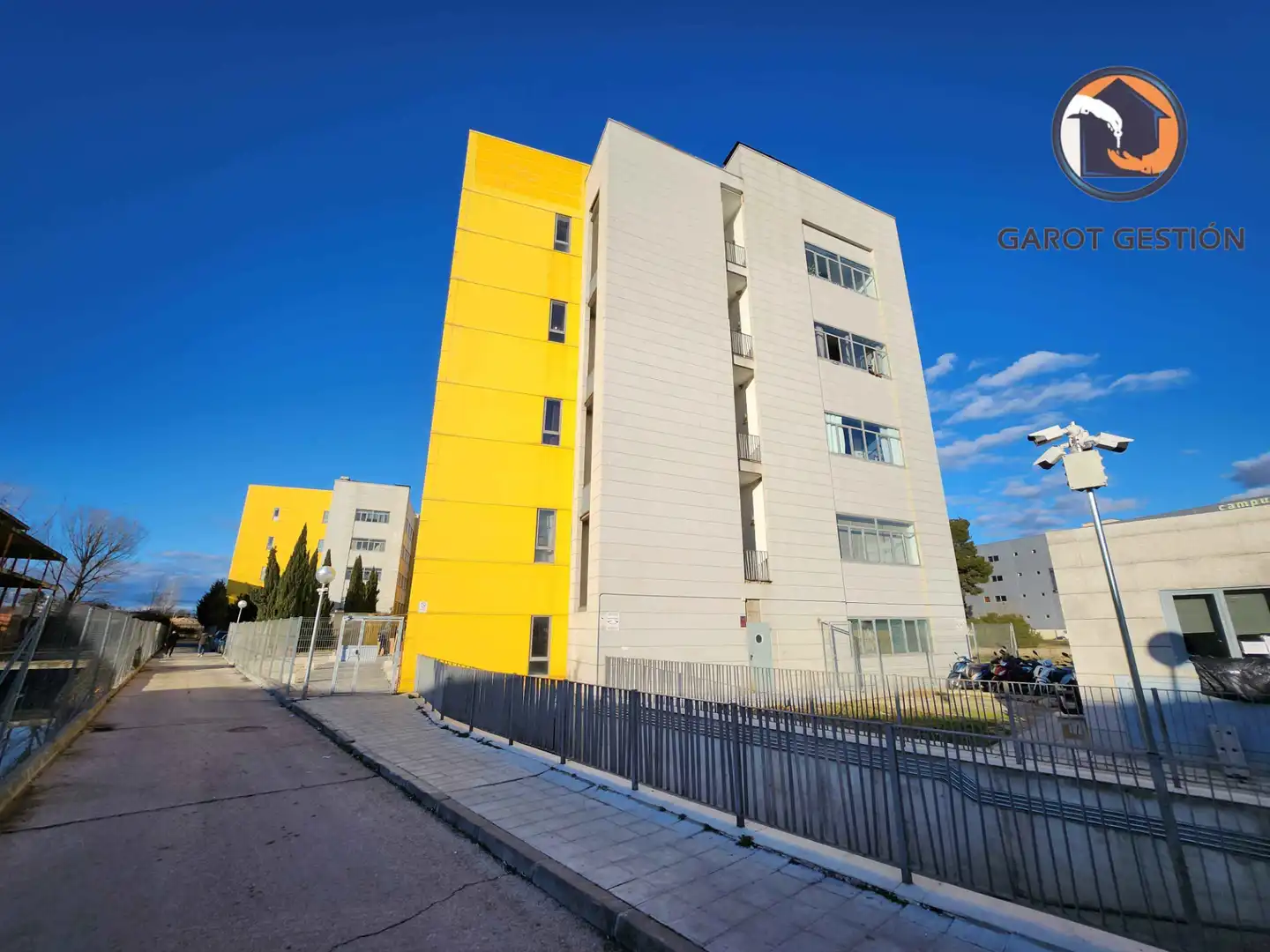 Vista exterior de Estudi en venda en Guadalajara amb Aire condicionat, Calefacció i TV