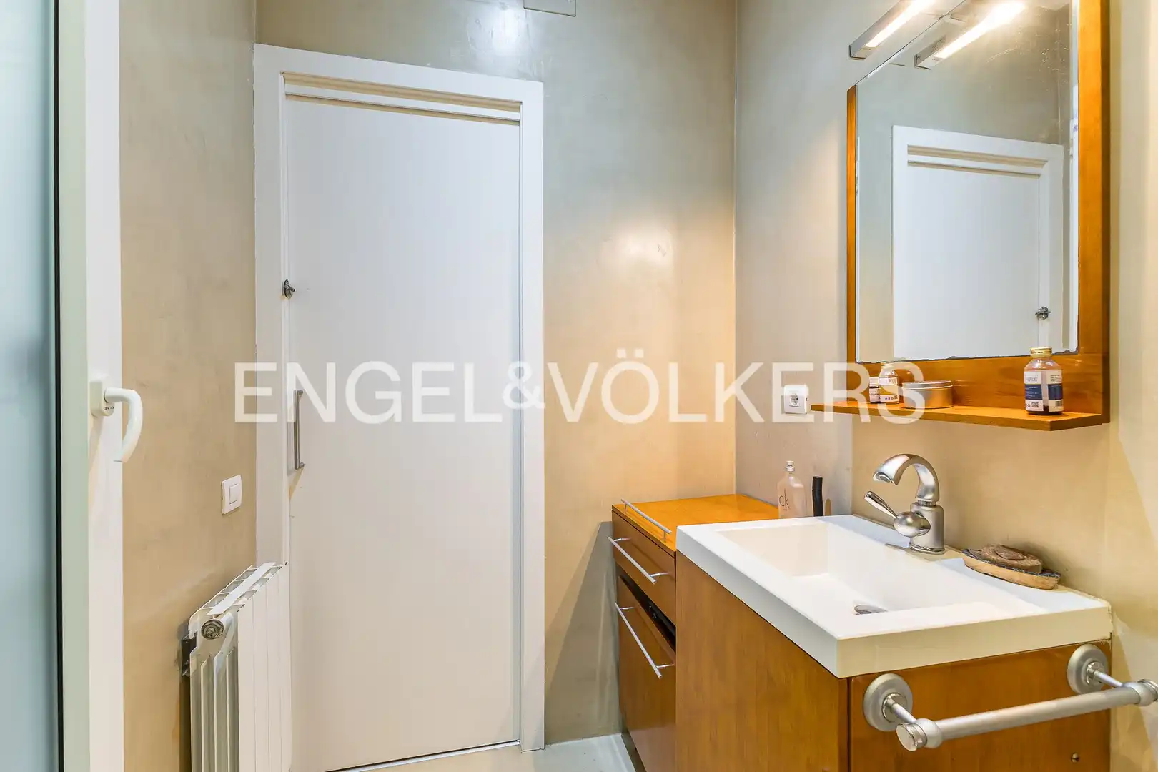 Bathroom of Flat for sale in Barcelona  with Air Conditioner, Heating and Balcony