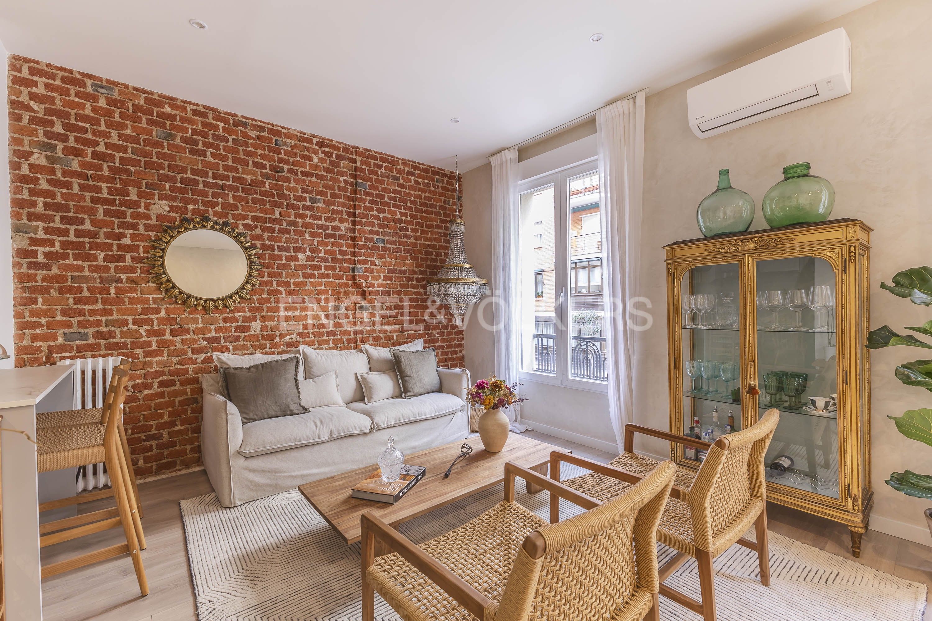 Living room of Apartment for sale in  Madrid Capital  with Heating and Balcony