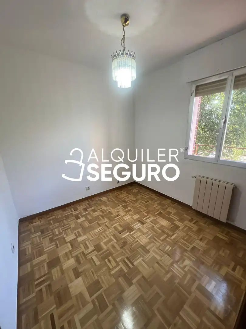 Bedroom of Flat for rent in Madrid  with Heating, Terrace and Furnished