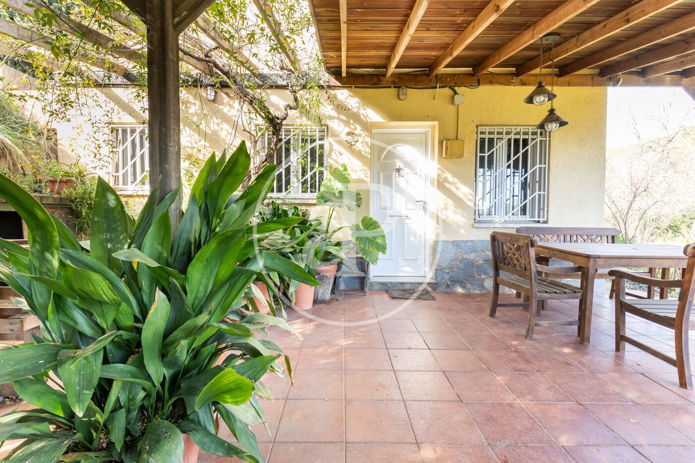 Vista exterior de Casa o xalet en venda en Rubí amb Aire condicionat, Calefacció i Jardí privat