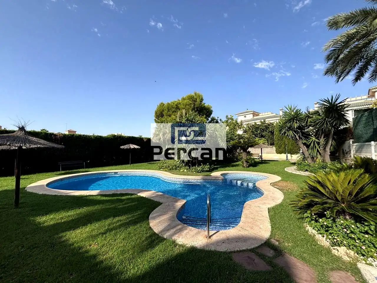 Piscina de Casa o chalet en venta en El Campello con Aire acondicionado, Calefacción y Jardín privado