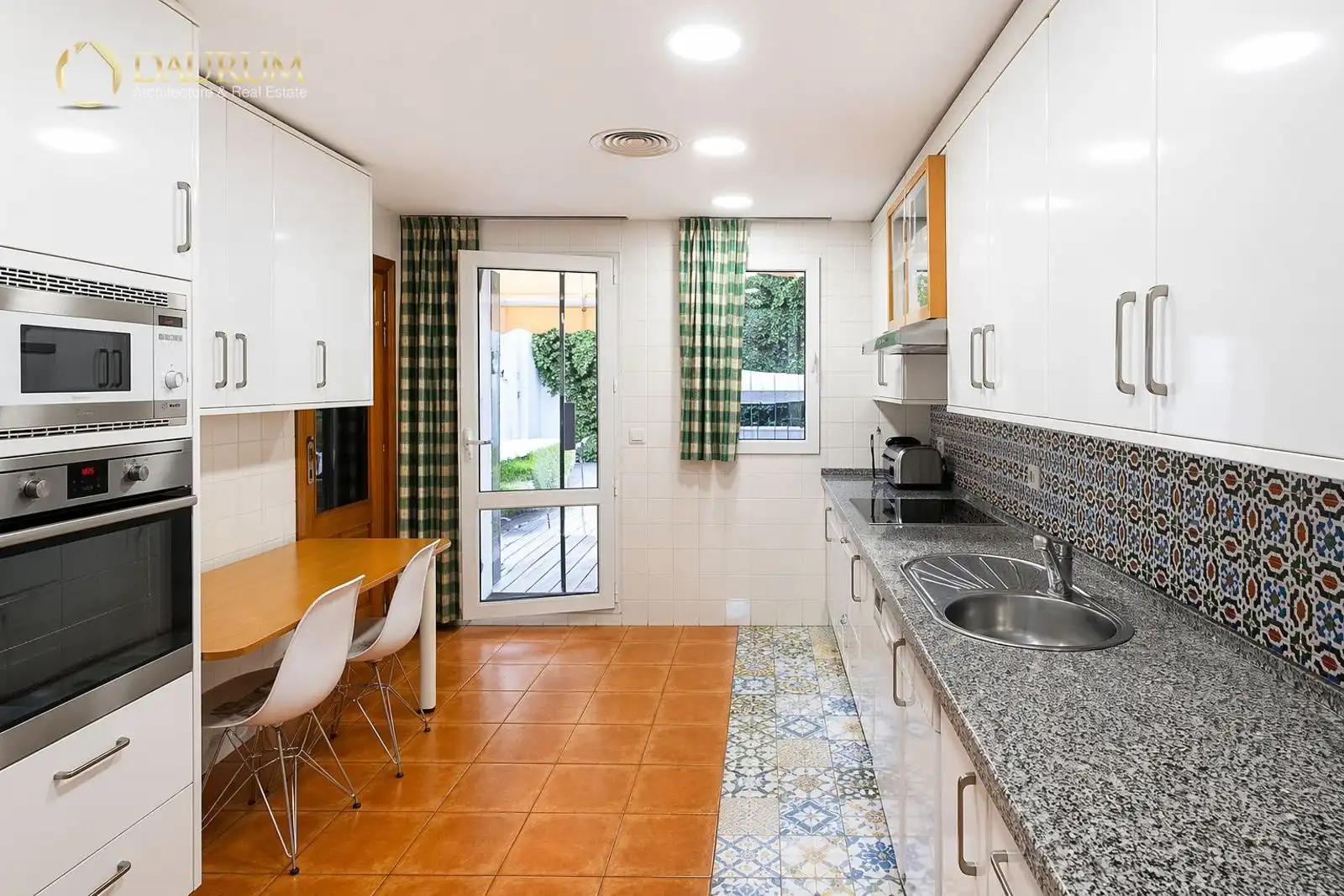Cuina de Casa o xalet en venda en Sevilla amb Aire condicionat, Calefacció i Terrassa