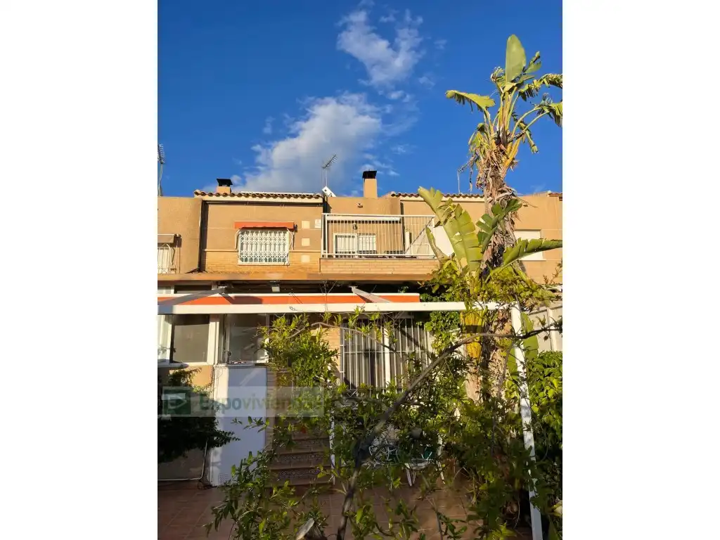 Vista exterior de Casa adosada en venta en Murcia