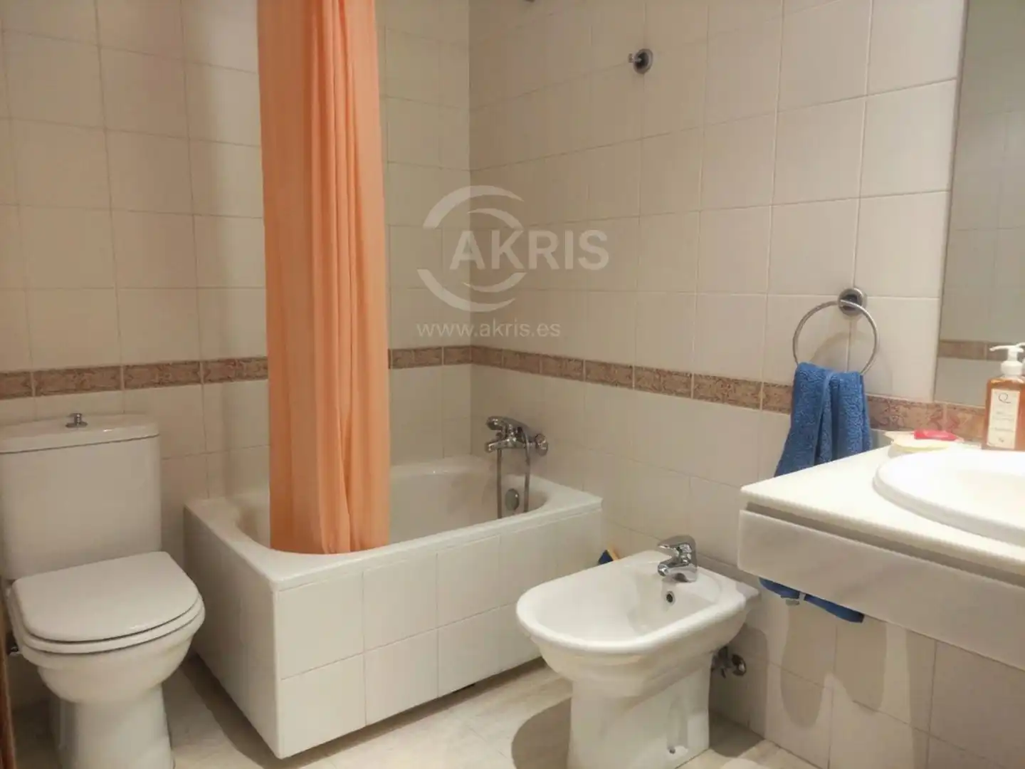 Bathroom of Flat for rent in Toledo  with Air Conditioner, Heating and Furnished