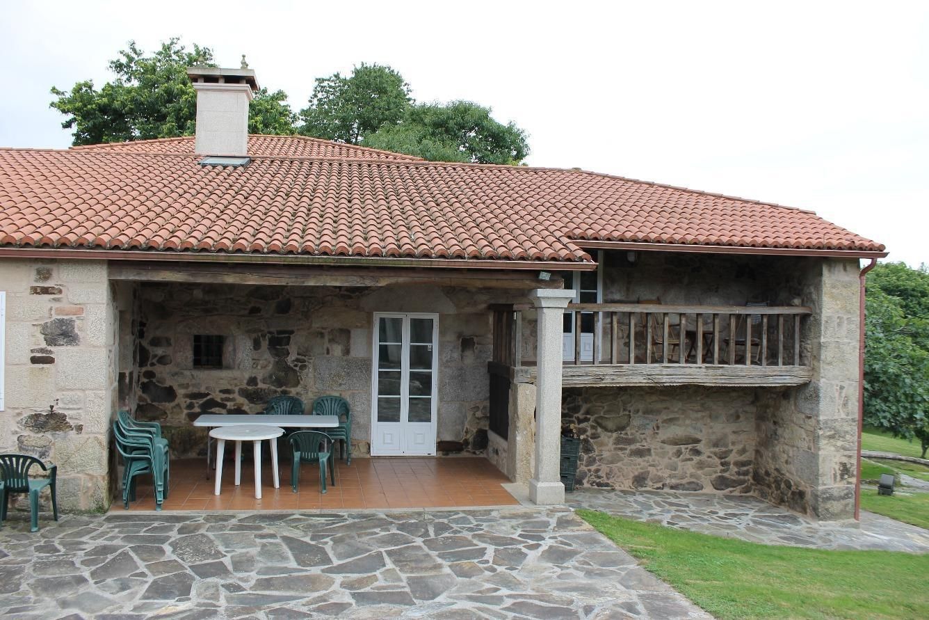 Vista exterior de Casa o xalet en venda en A Estrada  amb Calefacció, Jardí privat i Piscina