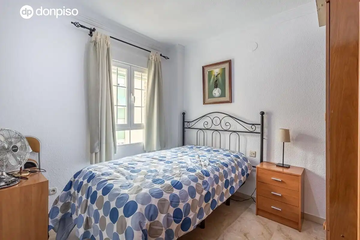 Bedroom of Flat for sale in Granada
