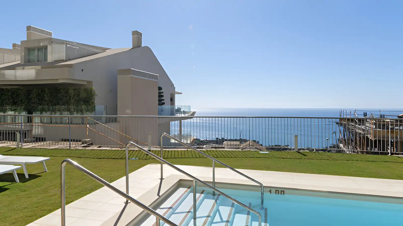 Swimming pool of Attic for sale in Benalmádena  with Air Conditioner, Heating and Terrace
