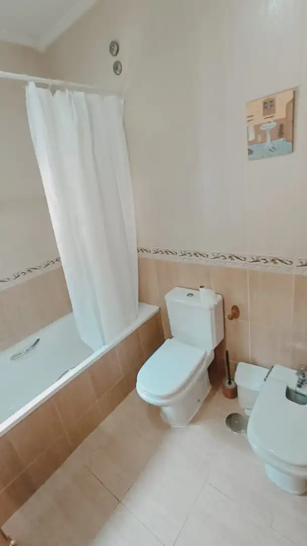 Baño de Casa adosada en venta en Villaviciosa de Odón con Calefacción, Jardín privado y Parquet