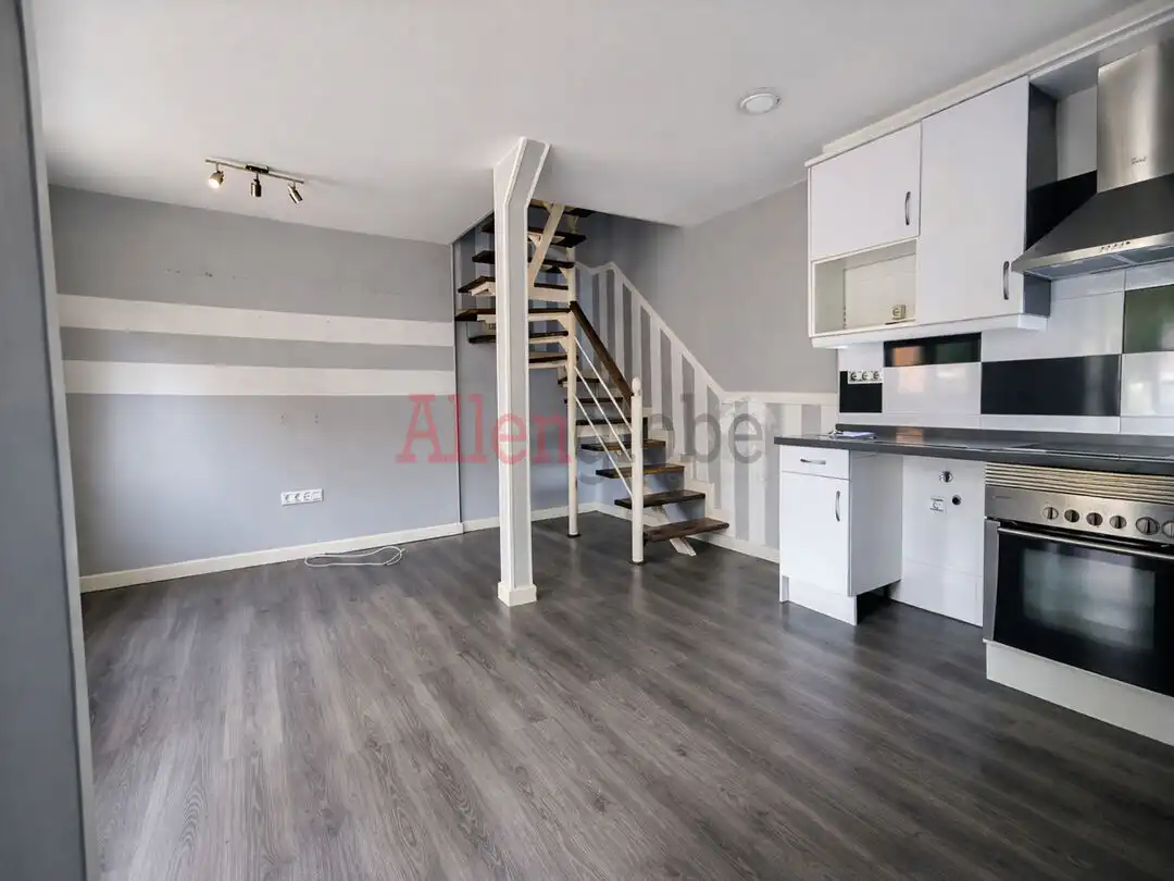 Piso en venta en Mieres (Asturias) con Calefacción, Terraza y Balcón