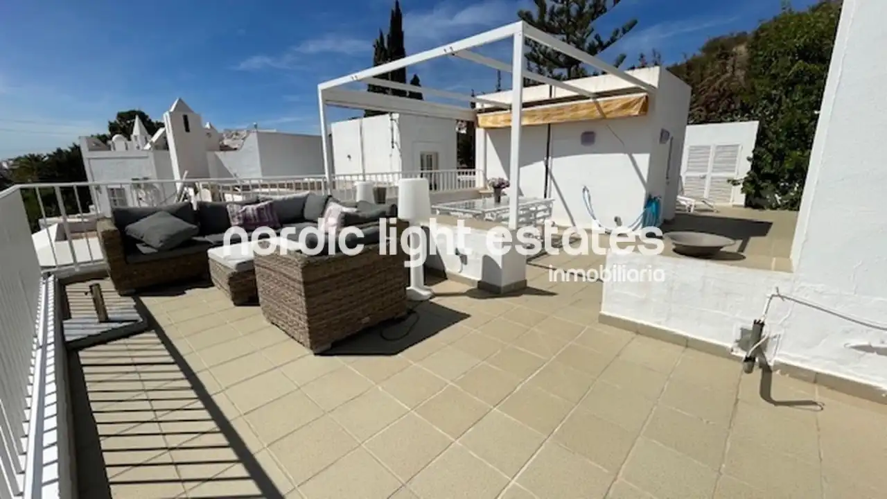 Vista exterior de Casa o chalet en venta en Nerja con Terraza, Trastero y Piscina