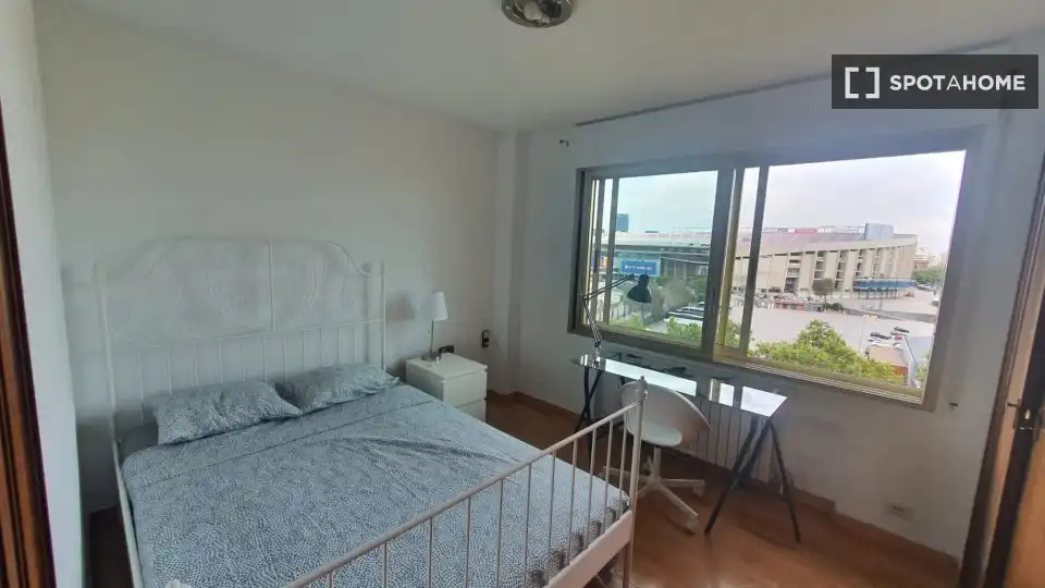 Bedroom of Flat for share in Barcelona  with Air Conditioner, Heating and Furnished