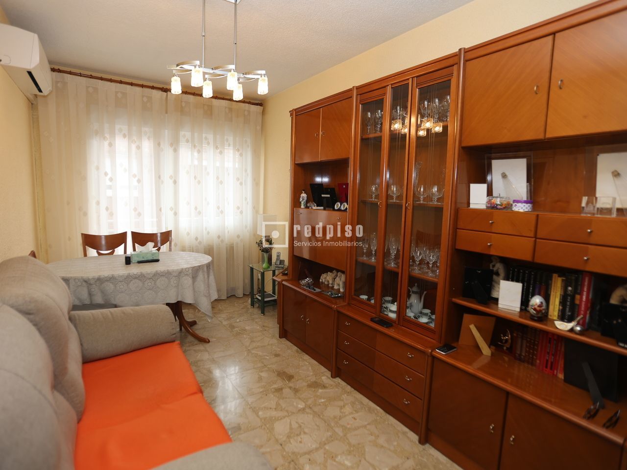 Sala d'estar de Edifici en venda en  Madrid Capital